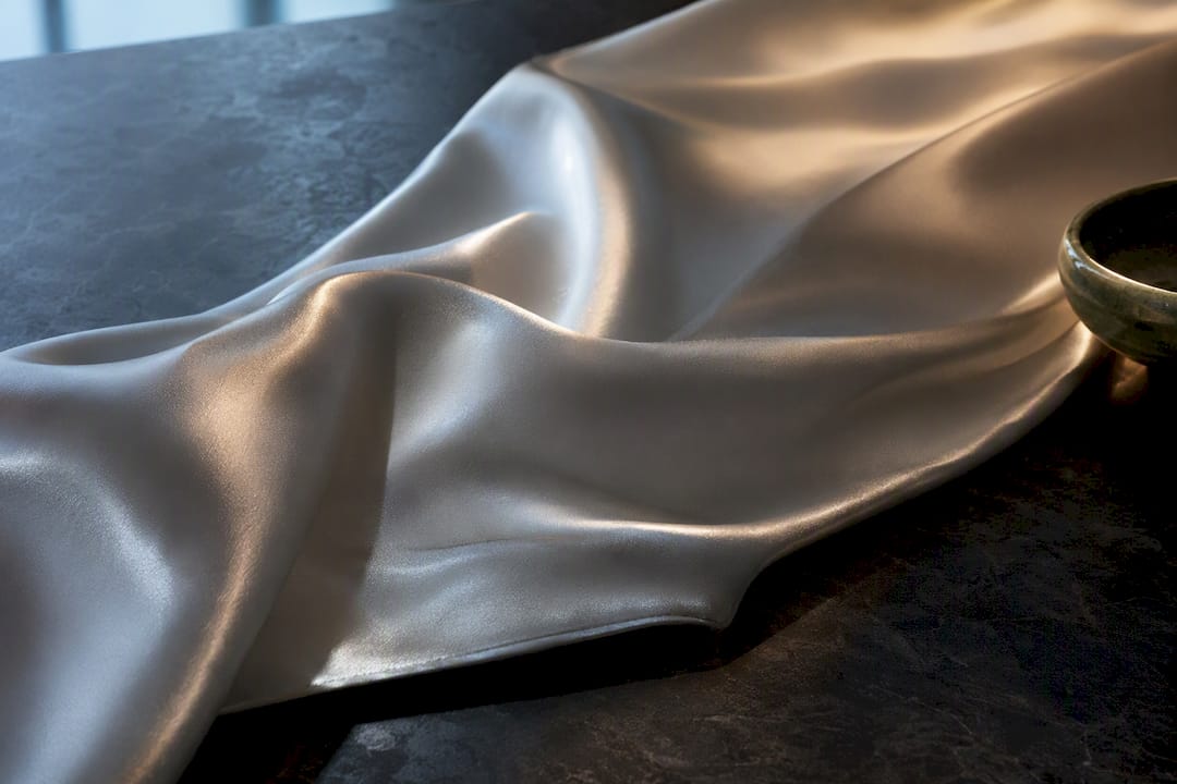 Hot Sleepers: Which Silk Sheets (19–22 or 25 Momme) Actually Cool