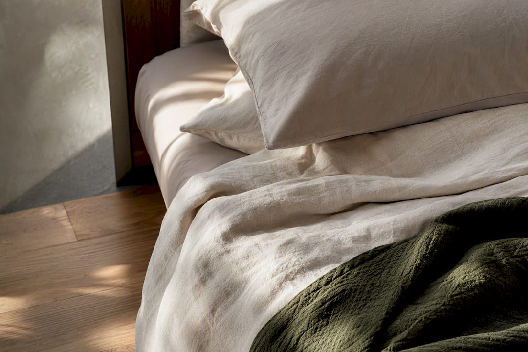 Texture First Plain Dye Bedding Ideas: 6 Shop Ready Looks