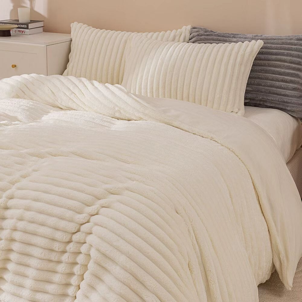 Fluffy Ribbed White Duvet Cover Set