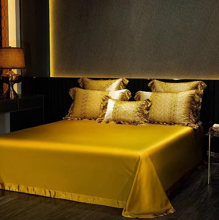 Regal Golden Edge Luxury Bedding Set