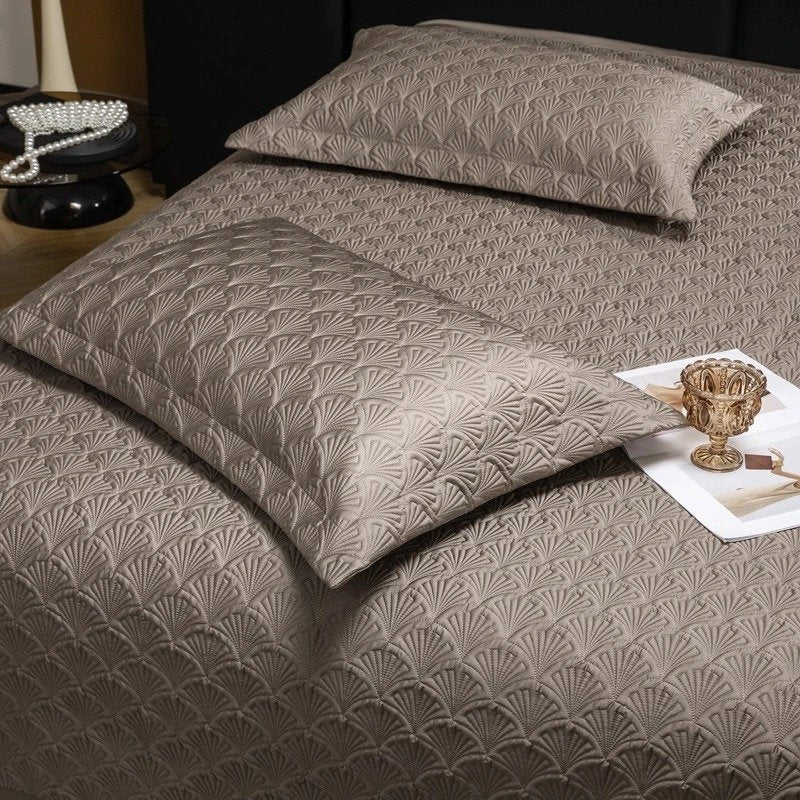 Seashell Quilted Bedspread Set