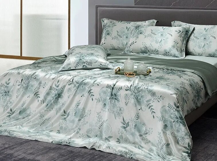 Tranquil Meadow 100% Mulberry Silk 22mm Duvet Cover Set