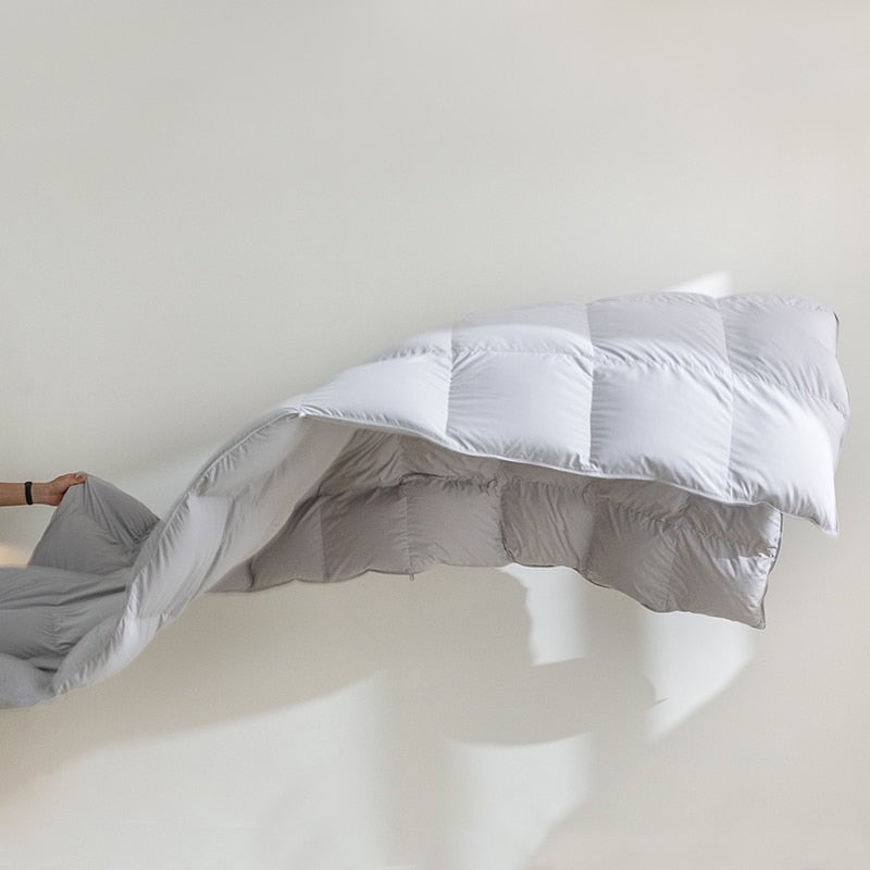 Light Extra Soft 300 TC Goose Down and Feather Duvet